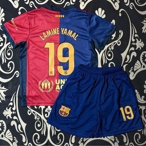 KIDS LARGE LAMINE YAMAL BARCELONA SOCCER JERSEY KIT NWT SIZE 28 RED BLUE KIT